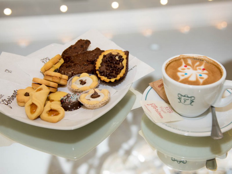 Cappuccino-pasticcini-caffe-florian